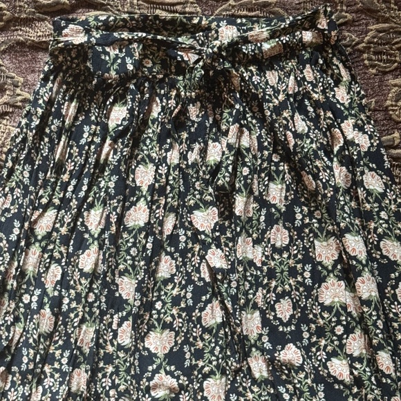 American Eagle Black Floral Midi Skirt - Picture 4 of 11